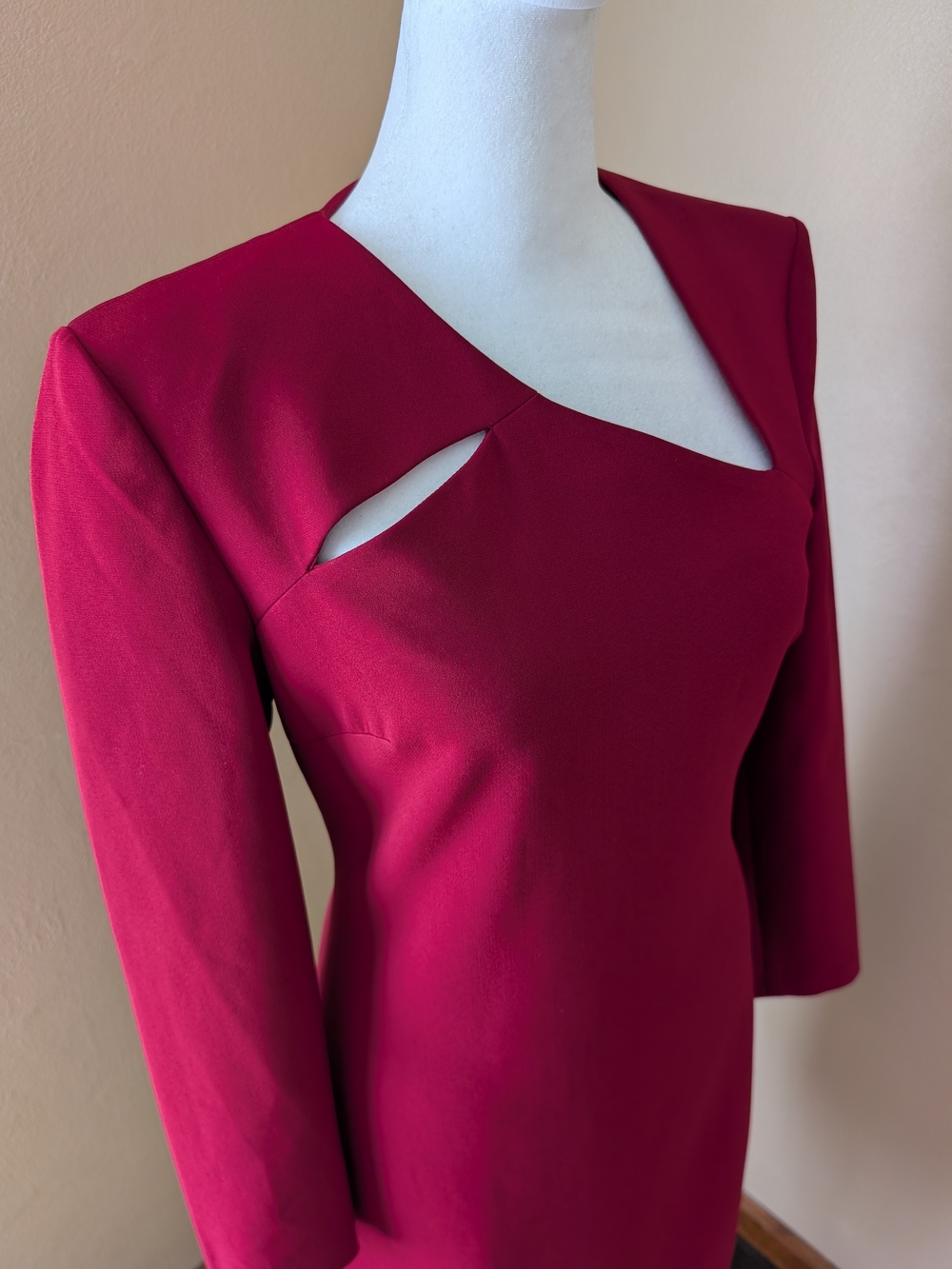 Alice + Olivia Scottie Cut Out Dress | Bordeaux | Size 6 | NWT - Picture 5 of 15
